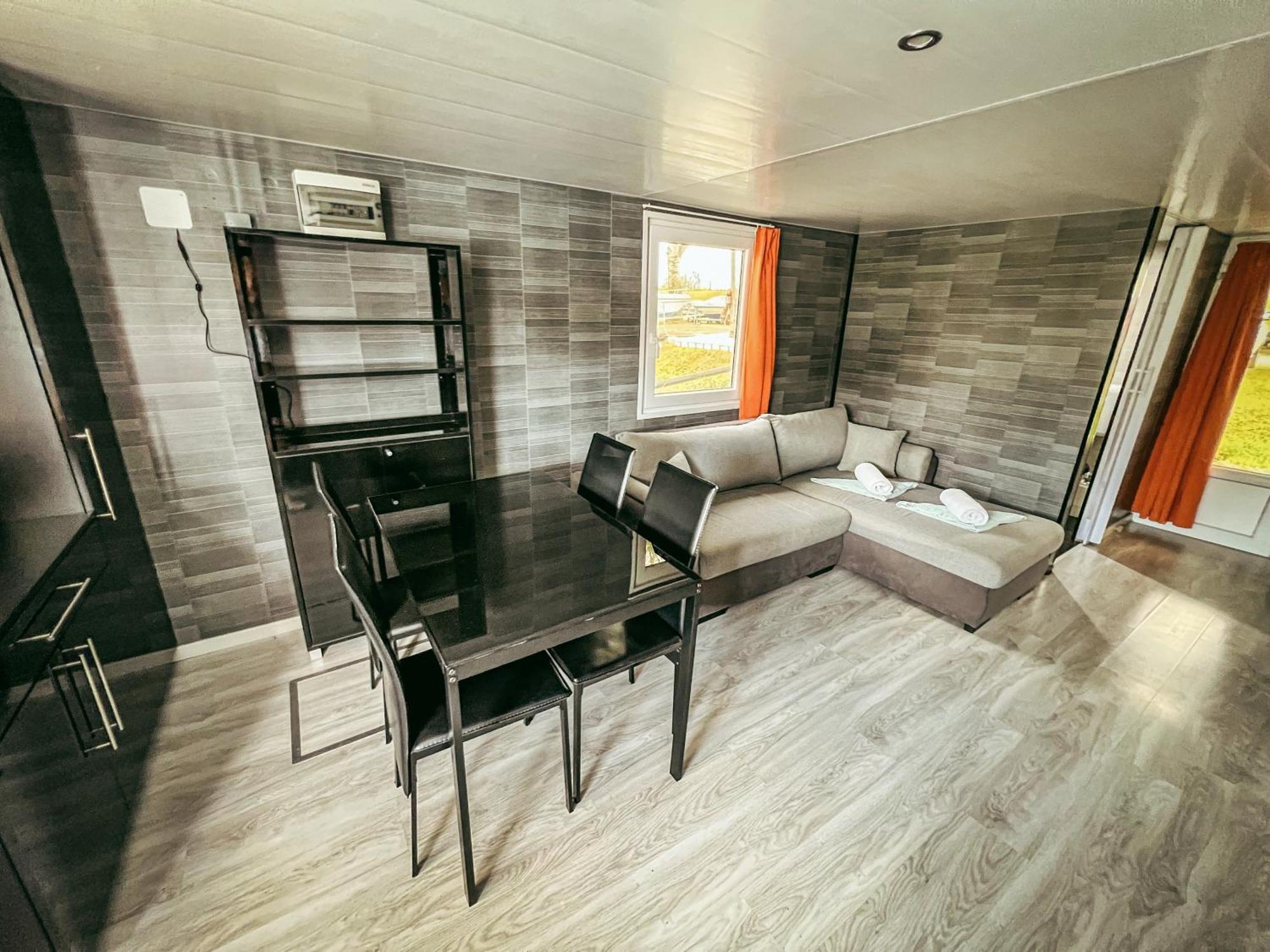 Lakohajo, Uszohaz - Tisza-To Hotel Tiszafüred Екстериор снимка